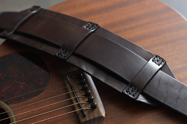 HANDCRAFTED LEATHER GUITSR STRAP WITH STITCHING